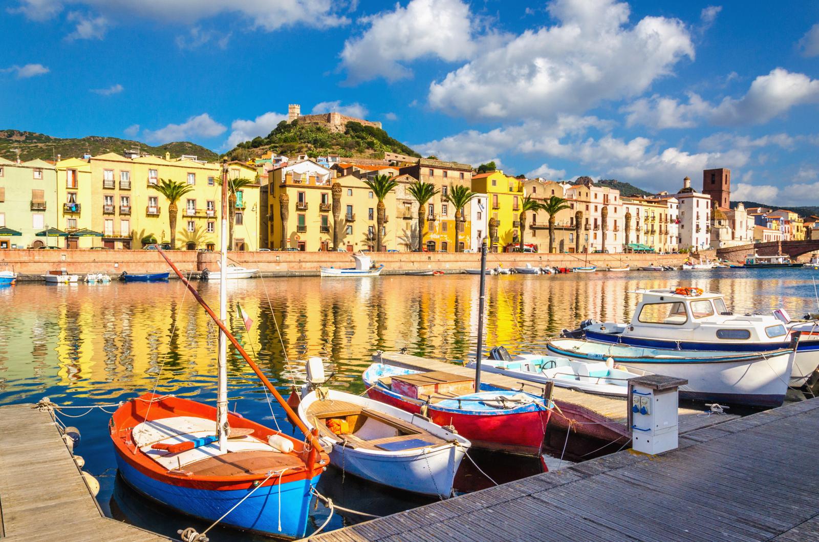 cosa vedere a bosa: gioielli nascosti e meraviglie colorate della sardegna