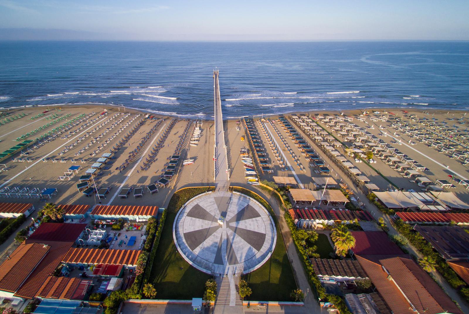 cosa vedere a forte dei marmi: guida alle meraviglie nascoste della chic riviera toscana